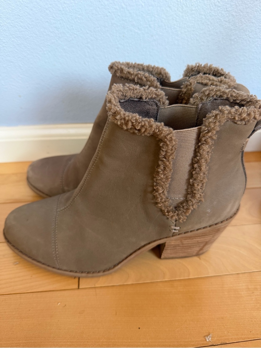 Toms everly pull on ankle boot size 8